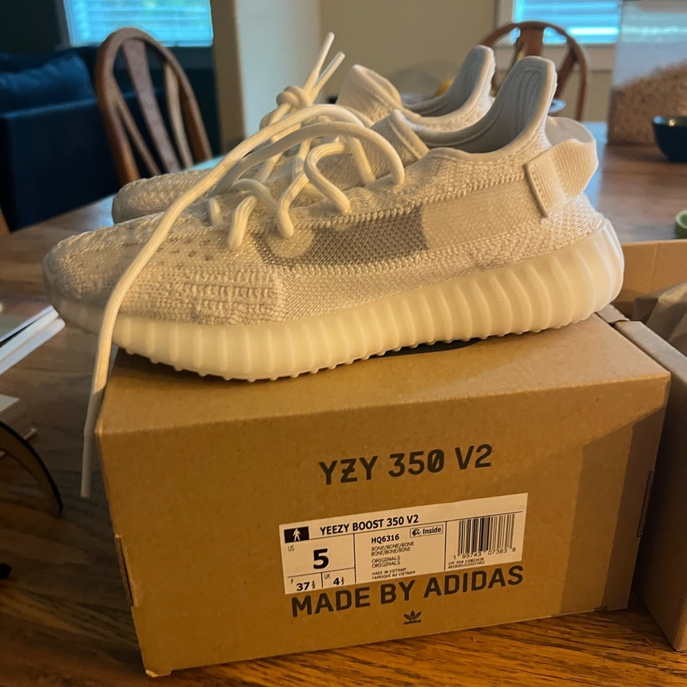 Yeezy Boost 350 - Size 5 (37.5)